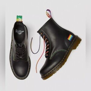 New Dr Martens 1460 FOR PRIDE SMOOTH LEATHER LACE UP BOOTS Size 5
